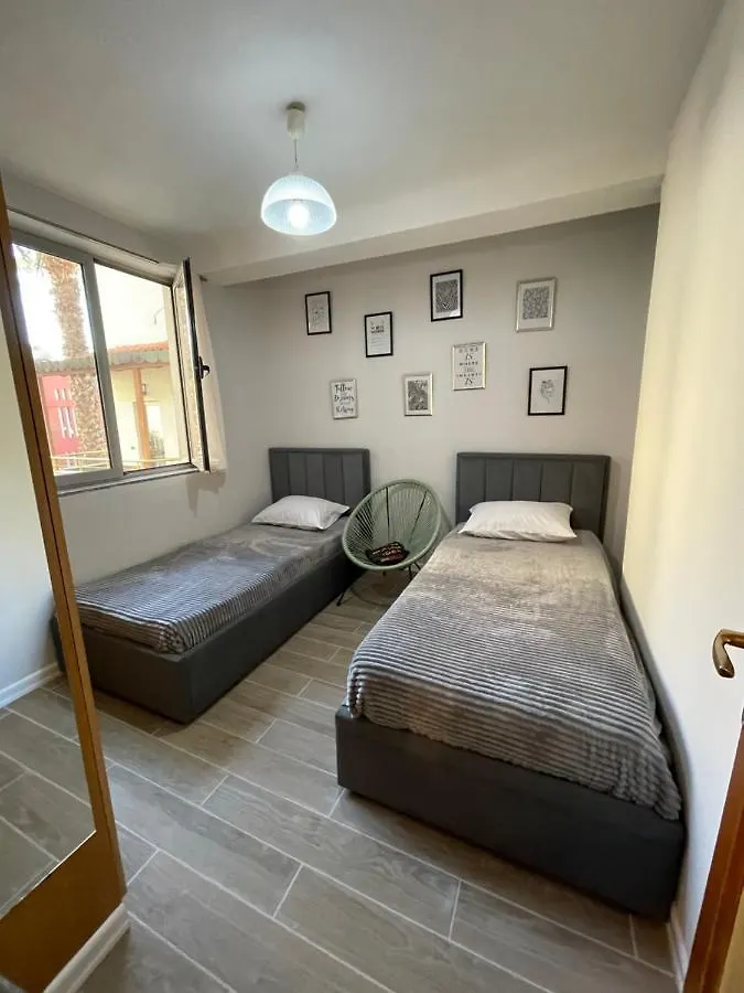 גולם Sunny Hill Apartment 0*,