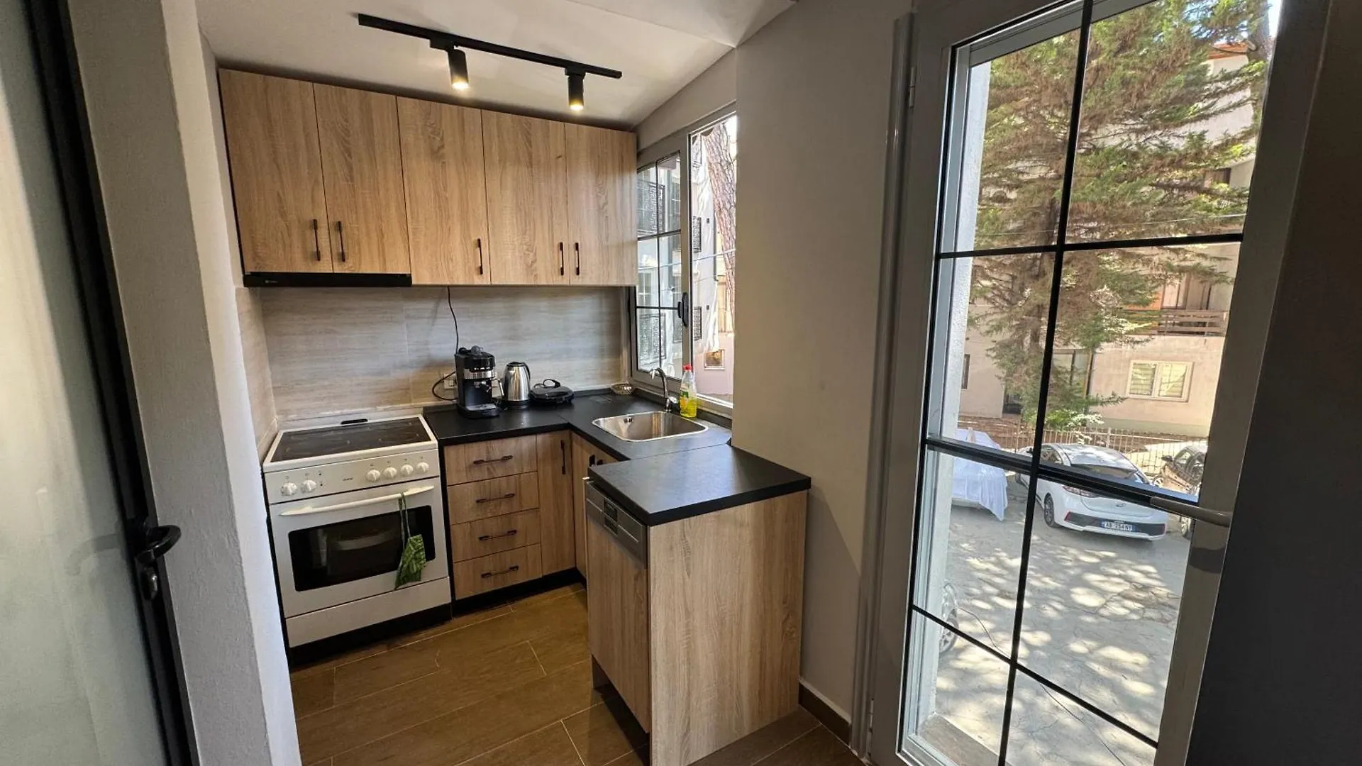 גולם Sunny Hill Apartment